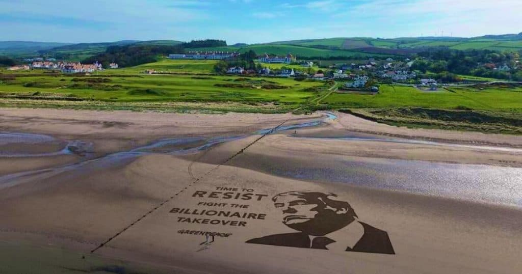 Protest Greenpeace la terenul de golf Trump Turnberry din Scoția: „Momentul să ne opunem – luptă împotriva dominanței miliardarilor”