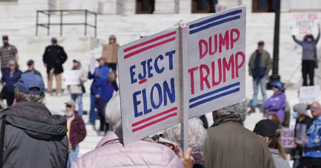Proteste masive împotriva lui Trump în SUA, anunțate sâmbătă. „Trump, Musk și colaboratorii lor miliardari organizează un atac total”