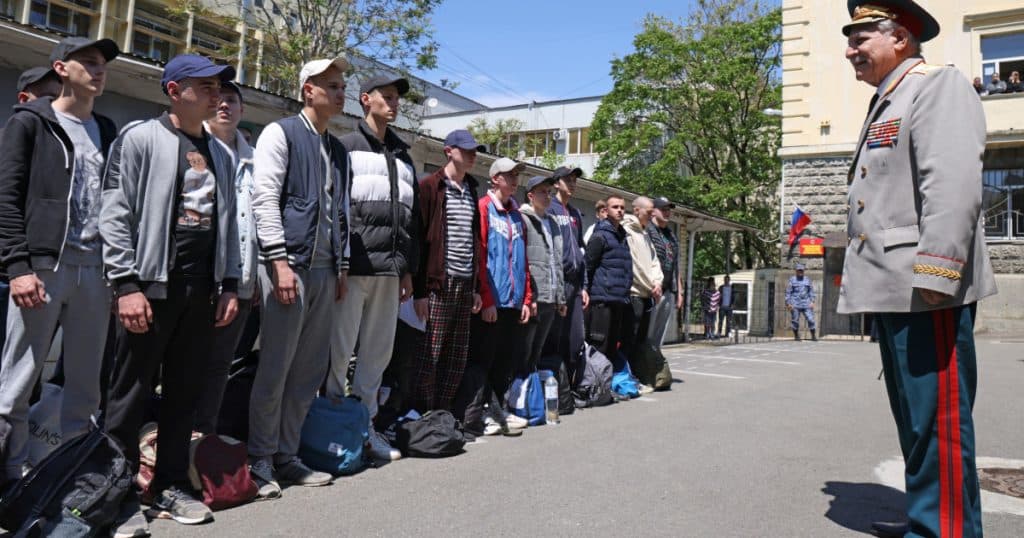 Putin a dispus cea mai amplă recrutare de primăvară din ultimele 14 ani: 160.000 de ruși chemați la armată.