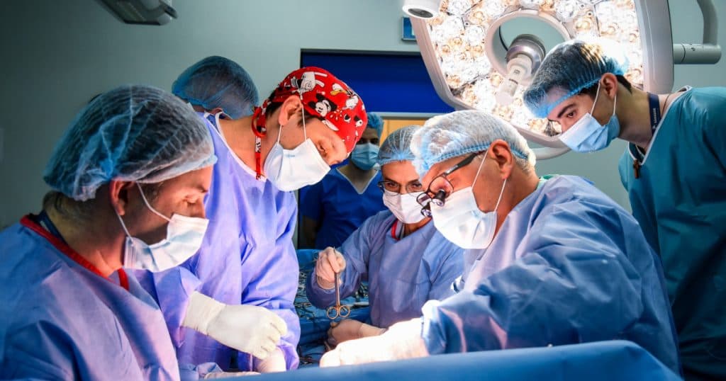 Recoltare laparoscopică integrală pentru un nou transplant hepatic efectuat cu succes la SANADOR.
