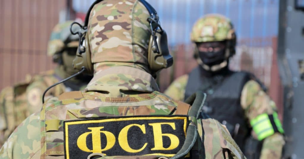 Regimul lui Putin continuă să persecute susținătorii lui Navalnîi: FSB a efectuat o percheziție la locuința tatălui unui fost consilier.