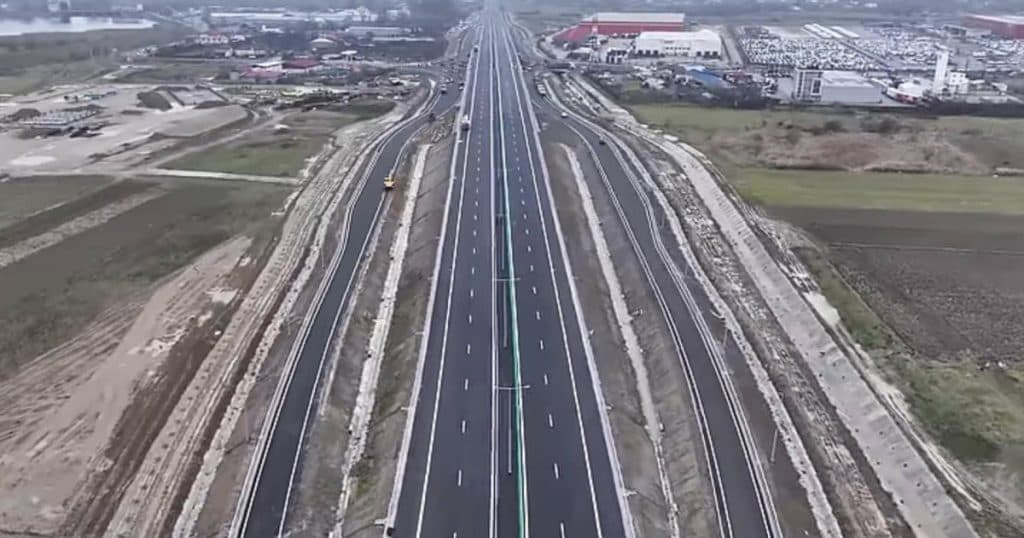 România a inaugurat 140 de kilometri de autostradă în 2024. Un sfert din infrastructura rutieră a țării este încă formată din piatră și pământ (INS)