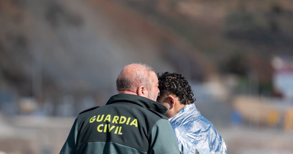 România, punct de trecere pentru mii de marocani transportați ilegal în Spania. Rețea desființată de Garda Civilă.
