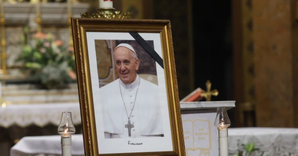 România va institui doliu național în memoria papei Francisc, sâmbătă, în ziua înmormântării de la Vatican.