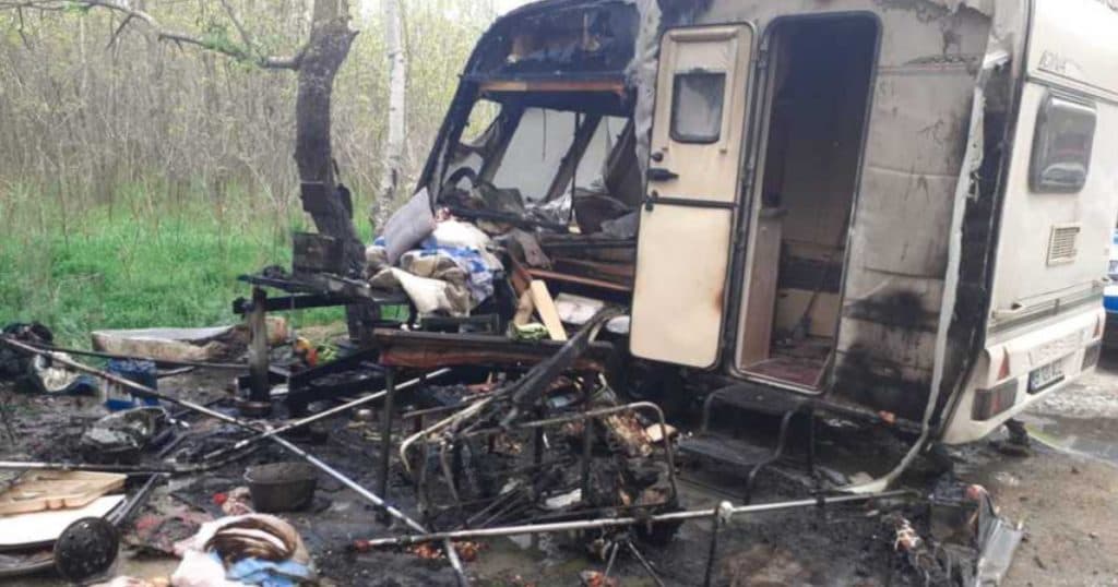 Rulotă în flăcări în Constanța: două persoane au suferit arsuri severe și au fost transportate cu un elicopter SMURD.