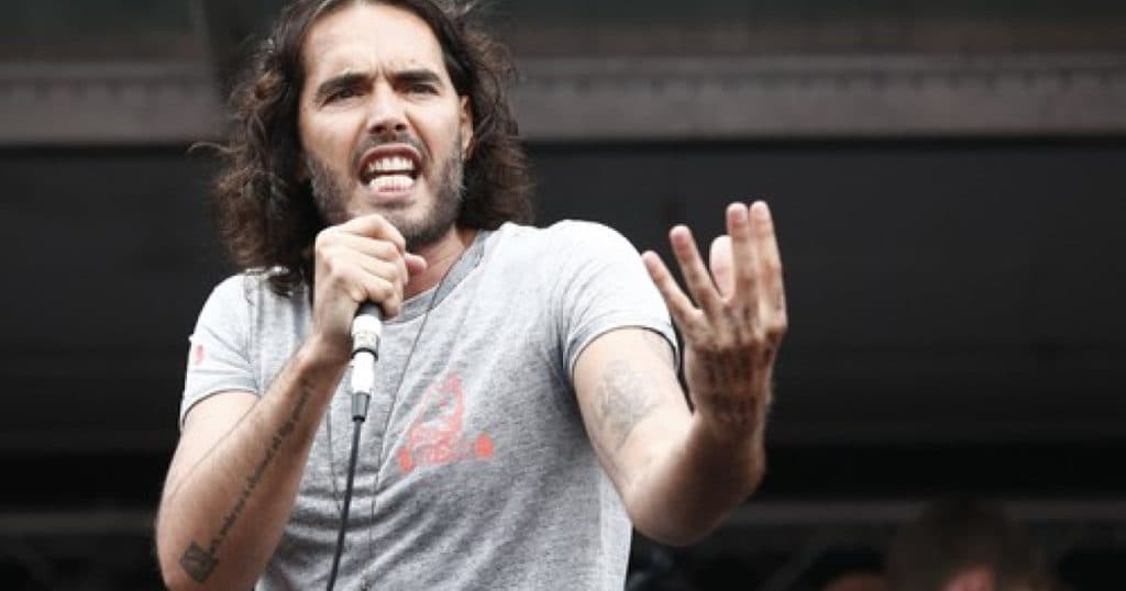 Russell Brand a fost acuzat de viol.
