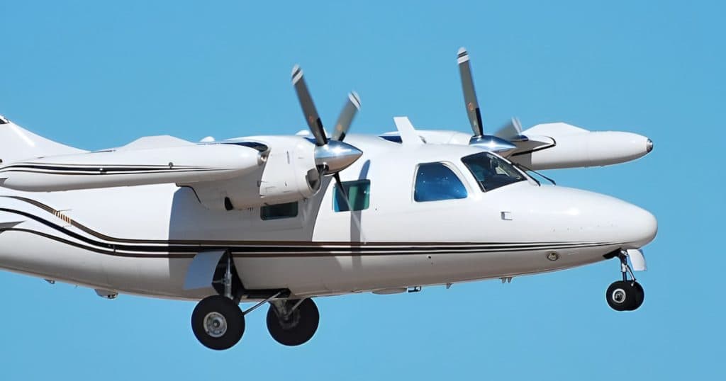 Şase persoane au decedat în urma căderii unui avion de mici dimensiuni în statul american New York.