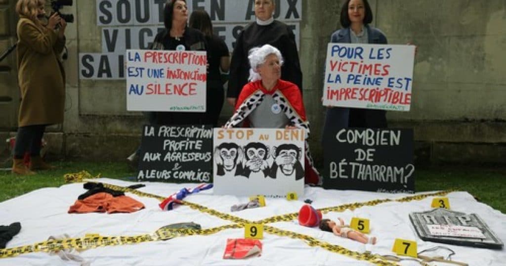 Scandal în Franța: fiica premierului afirmă că a fost agresată cu brutalitate la școală. François Bayrou, acuzat că era la curent cu agresiunile.