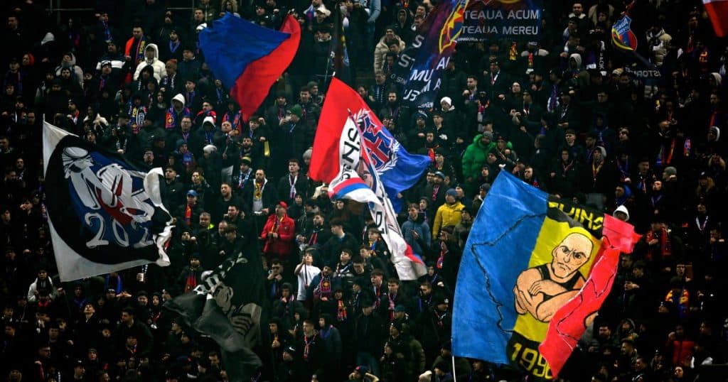 Controverse la meciul FCSB – Dinamo. Suporterii FCSB au fost solicitați să își treacă numele pe spatele fiecărui bilet.