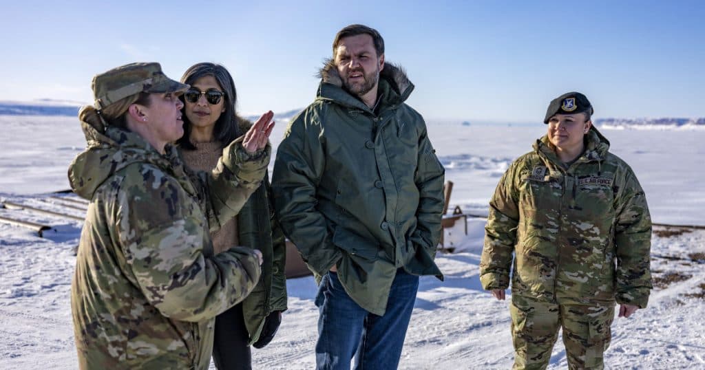 Șefa bazei americane din Groenlanda a fost destituită după vizita lui JD Vance. Care este explicația?