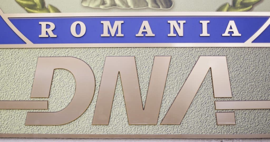 Șefa DSP Olt, trimisă în judecată; DNA o acuză de primirea unui teren ca mită și de plata unei angajate de la un salon de înfrumusețare.