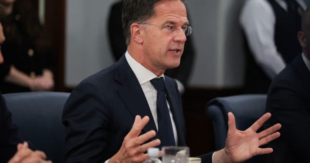 Liderul NATO va solicita SUA să nu presioneze Ucraina pentru a accepta un acord de pace dezavantajos (Financial Times)