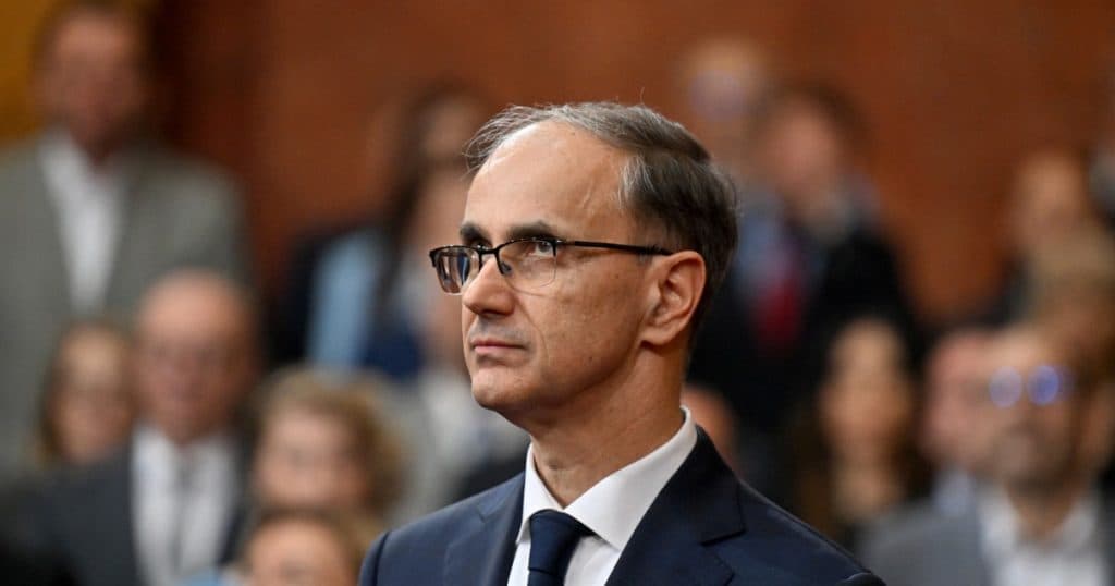 Serbia își numește un nou prim-ministru, un medic fără experiență în politică, după luni de proteste anticorupție.