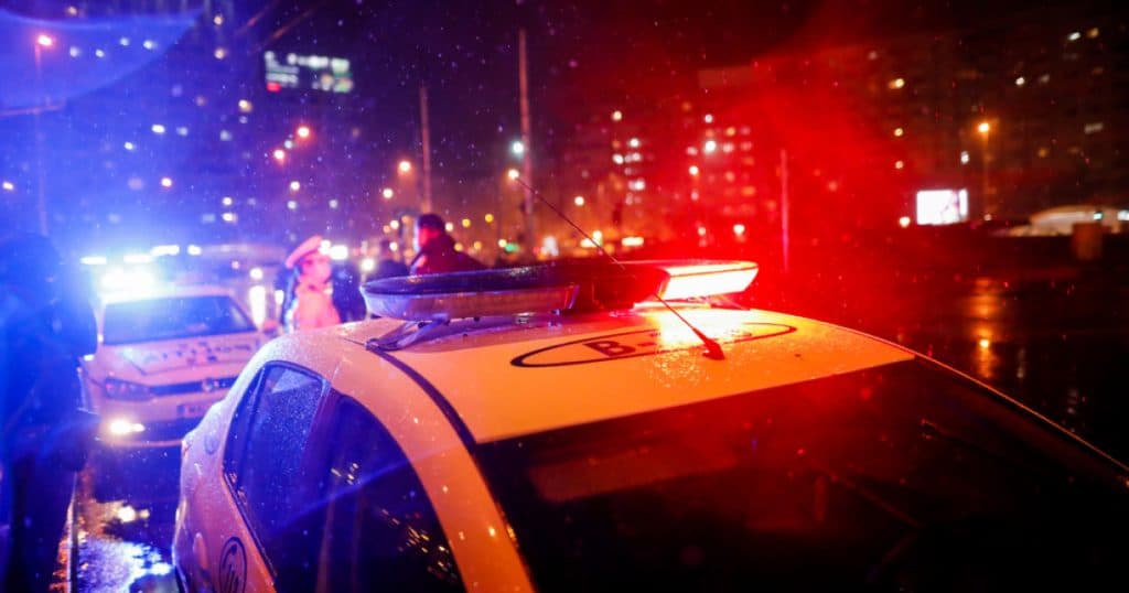 Spargere într-o locuință din Caransebeș soldată cu o femeie decedată și una rănită: au furat o mașină, iar poliția le-a tăiat cauciucurile.