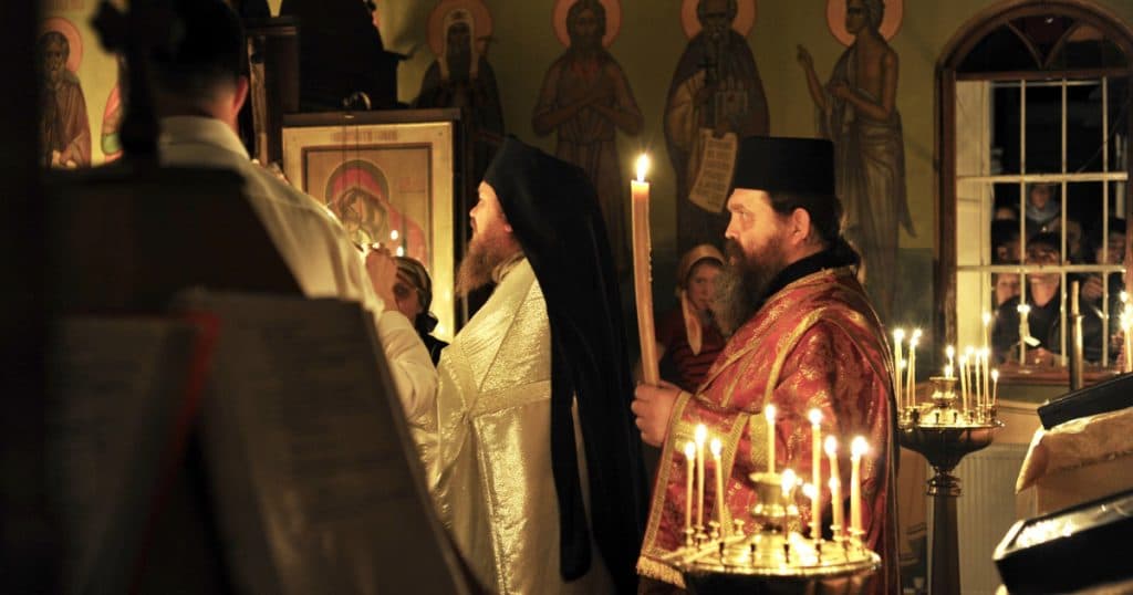 Este permis să spunem „Hristos a Înviat” înainte de sărbătoarea Paștelui? Explicația preotului.