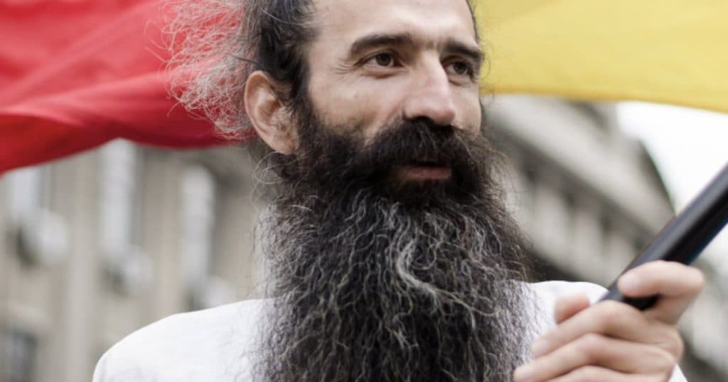 Stegarul Dac a urcat în copac după ce a fost plasat sub control judiciar.