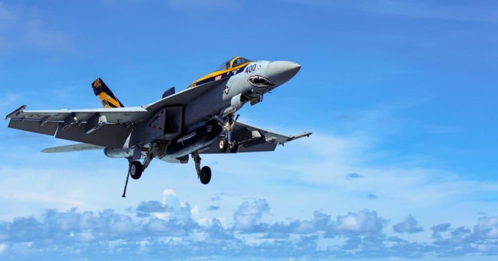 SUA au pierdut un avion în valoare de 60 de milioane de dolari pe mare, după ce a căzut de pe un portavion. Detalii despre incident.