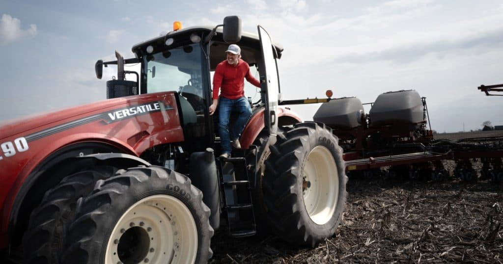 Tarifele impuse de Trump afectează grav agricultura din SUA: pierderi financiare semnificative, comenzi anulate și blocaje în lanțul de aprovizionare.