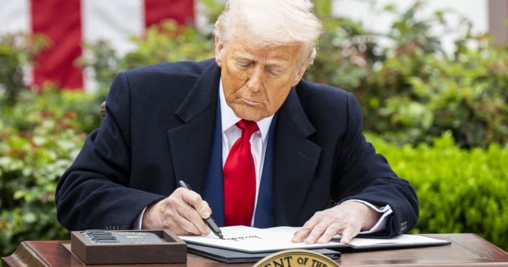 Tarifele impuse de Trump constituie cea mai semnificativă transformare a comerțului global din ultimele 100 de ani. Rămâne de văzut cum va reacționa restul lumii.