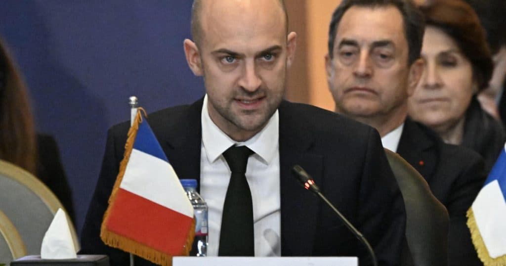 Tensiuni între Paris și Alger după expulzarea a 12 diplomați francezi. Barrot: „Vom reacționa cu cea mai mare fermitate”
