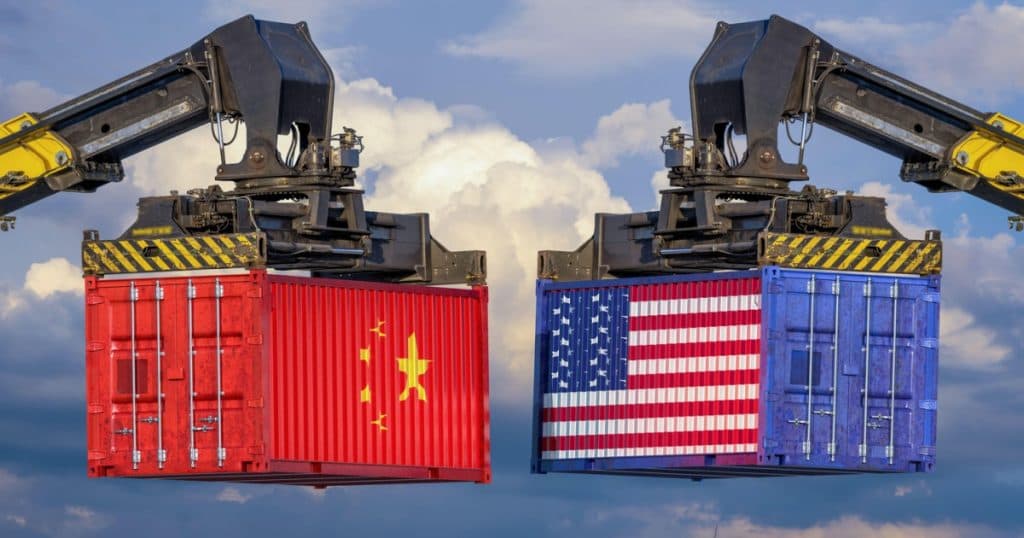 Tensiunile comerciale dintre Beijing și Washington se intensifică. China impune restricții companiilor sale în privința investițiilor în SUA.