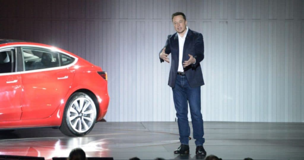 Tesla a suspendat primirea comenzilor în China pentru două modele importate din SUA. Analist: „Musk trebuie să se despartă de administrația Trump”