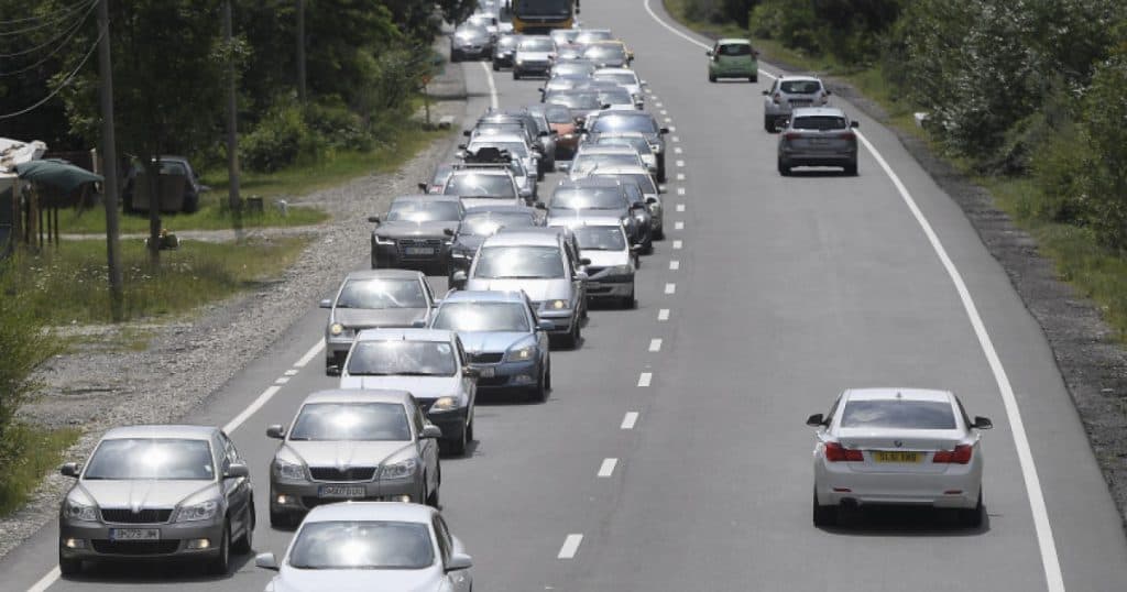Trafic aglomerat pe DN1, A1 și A2 spre București după minivacanța de Paște. Poliția sugerează rute alternative.