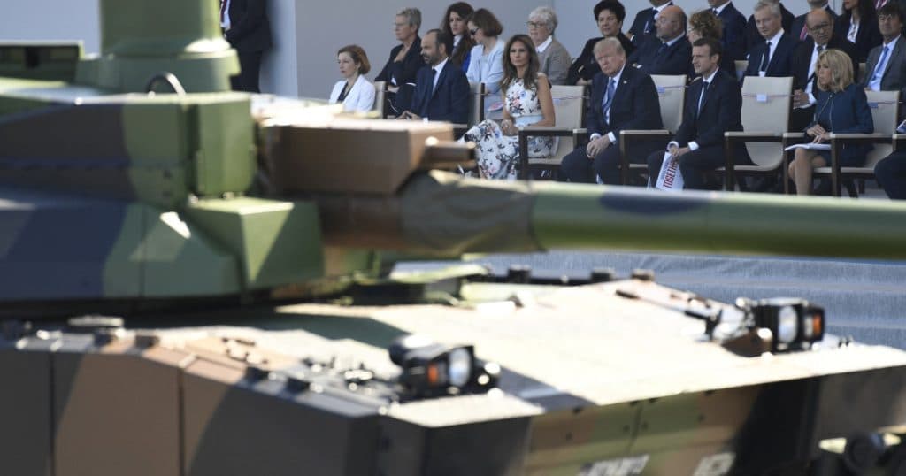 Trump solicită organizarea unei parade militare cu tancuri în Washington, cu ocazia zilei sale de naștere. Casa Albă dezminte oficial informațiile apărute în mass-media din Statele Unite.
