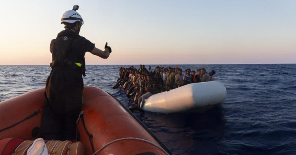 UE a difuzat o listă de țări „sigure” pentru deportarea migranților, considerată „un succes al Guvernului Meloni”, dar contestată de ONG-uri.