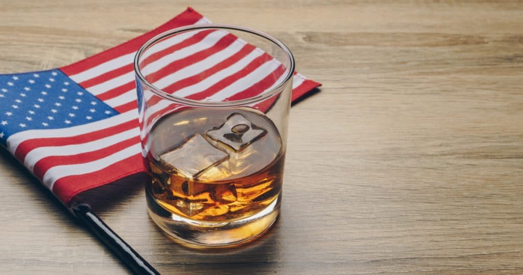 UE sugerează impunerea unor taxe vamale de 25% pentru produsele din SUA, însă exclude whisky-ul pentru a preveni reacții adverse asupra vinurilor europene.