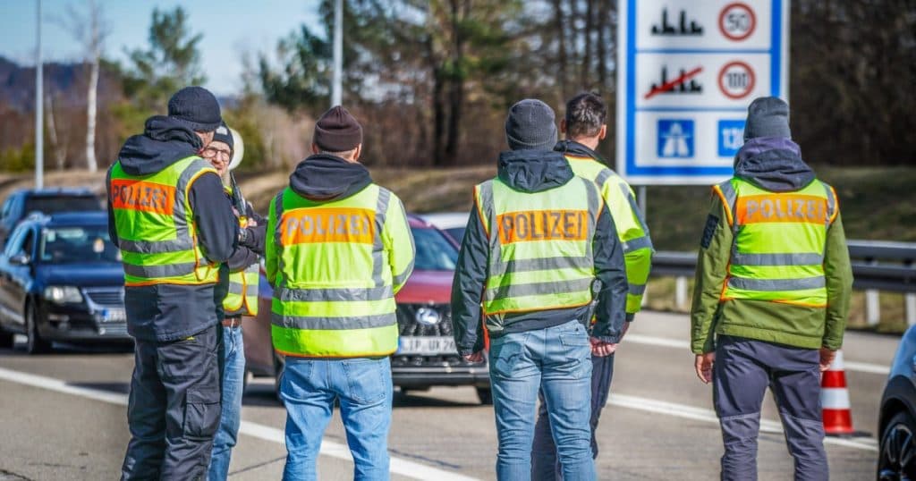 UE intenționează să întărească securitatea la frontiere, iar agenția Frontex să atingă un număr de 30.000 de angajați. „Un răspuns național nu este suficient”