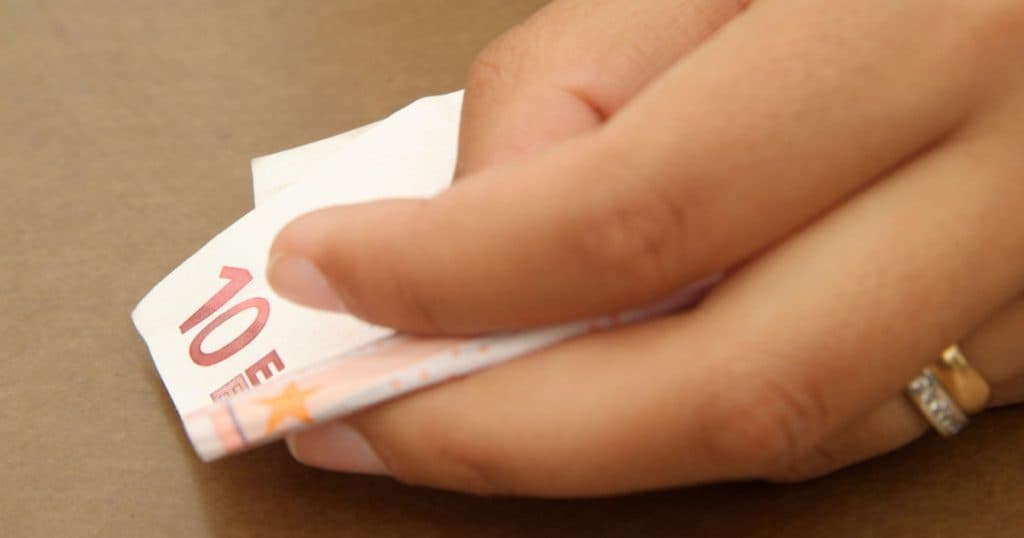 Un bărbat a depus 10 euro la bancă și după 20 de ani și-a verificat contul. „Am decis să investesc suma acumulată”