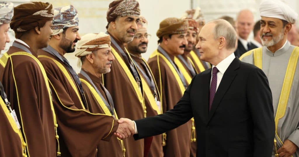 Un oficial străin care l-a vizitat pe Putin a încercat să pătrundă în Kremlin cu un pumnal.