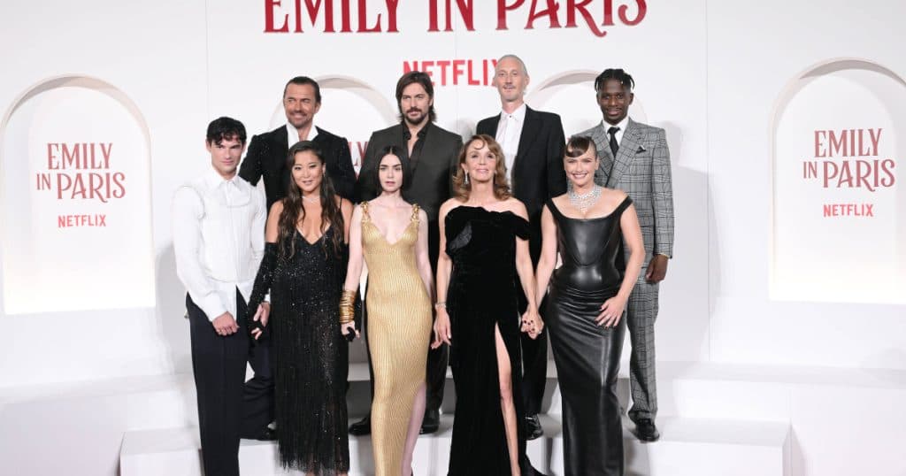 Unul dintre cei mai iubiți actori din „Emily in Paris” se întoarce pentru sezonul 5, în ciuda criticilor formulate la adresa serialului.