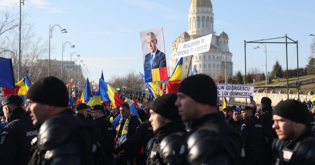 „Te calc pe cap!” Un avocat, susținător al lui Călin Georgescu, a fost trimis în judecată pentru incitare la violență.
