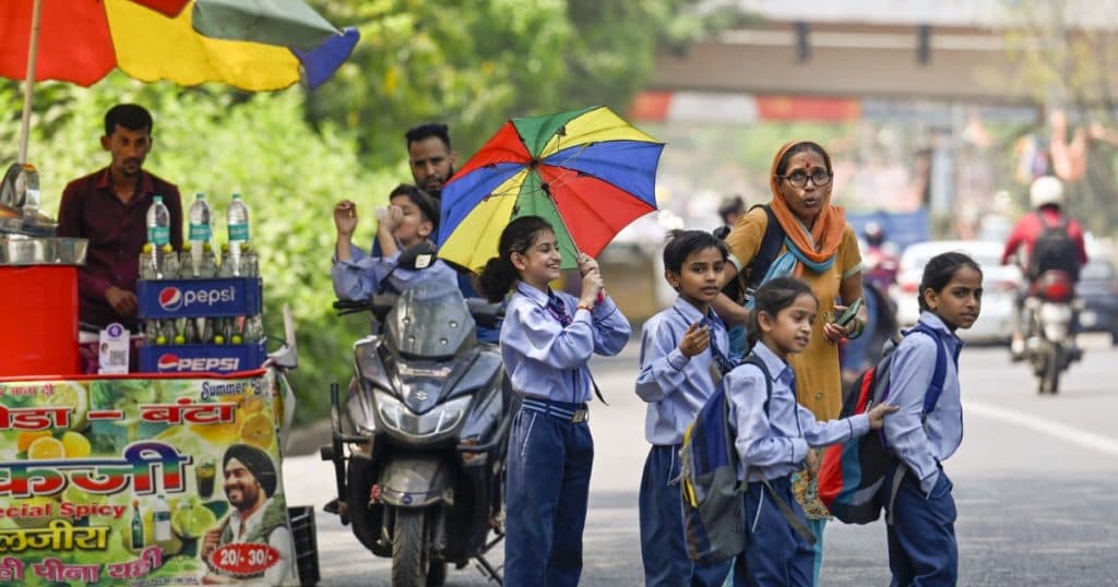 Valul de căldură persistent din India și Pakistan testează limitele de supraviețuire: temperaturi atingând 49°C