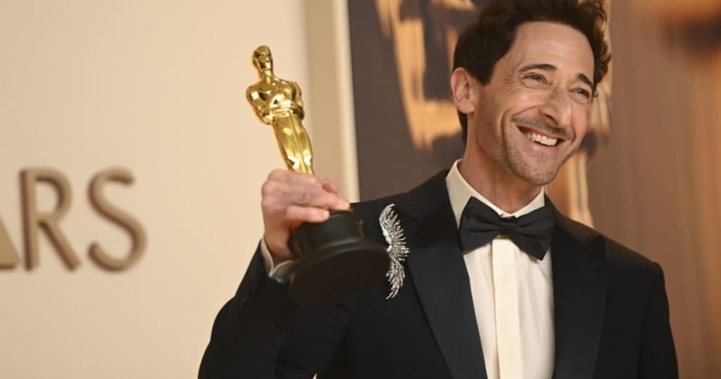 Actorul Adrien Brody a stabilit un nou record vechi de 80 de ani pentru cel mai lung discurs la gala premiilor Oscar.
