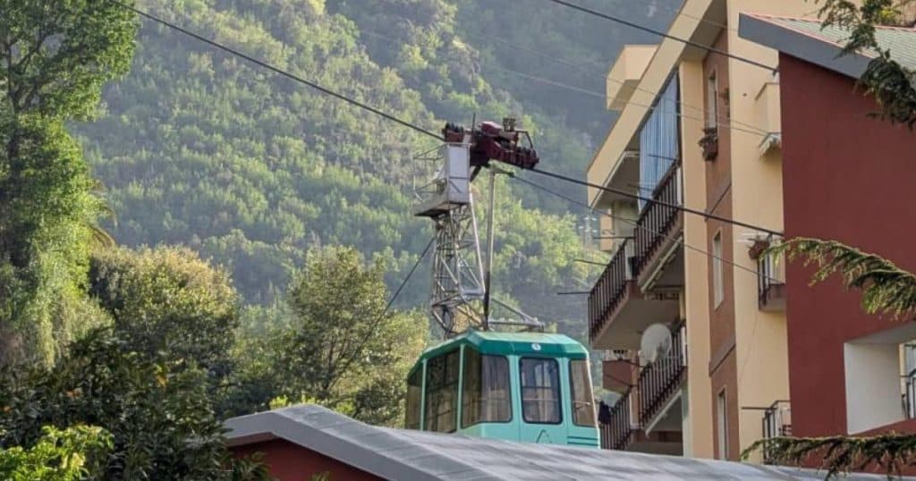 Cel puțin patru persoane și-au pierdut viața în urma prăbușirii unei telecabine în Italia.