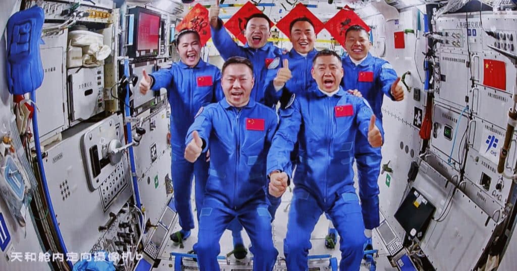China întârzie întoarcerea capsulei cu echipaj uman Shenzhou-19 pe Pământ din cauza condițiilor meteorologice nefavorabile.