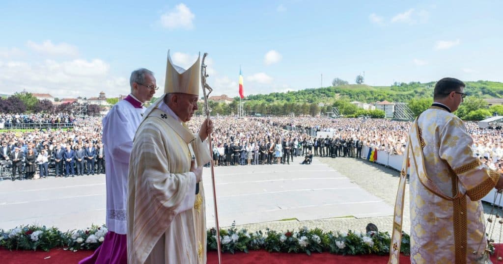 Cine sunt cei șapte episcopi greco-catolici beatificați de papa Francisc în România. 100.000 de oameni au fost prezenți la ceremonie.