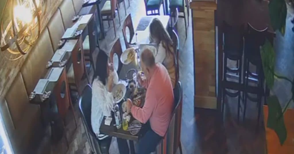 Cum a încercat un cuplu să evite plata la restaurant. Au fost descoperiți de înregistrările camerelor de supraveghere.