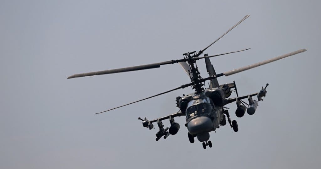 Imagini în premieră din timpul rebeliunii Wagner: Mercenarii lui Prigojin doboară un elicopter de atac Ka-52 al armatei lui Putin.