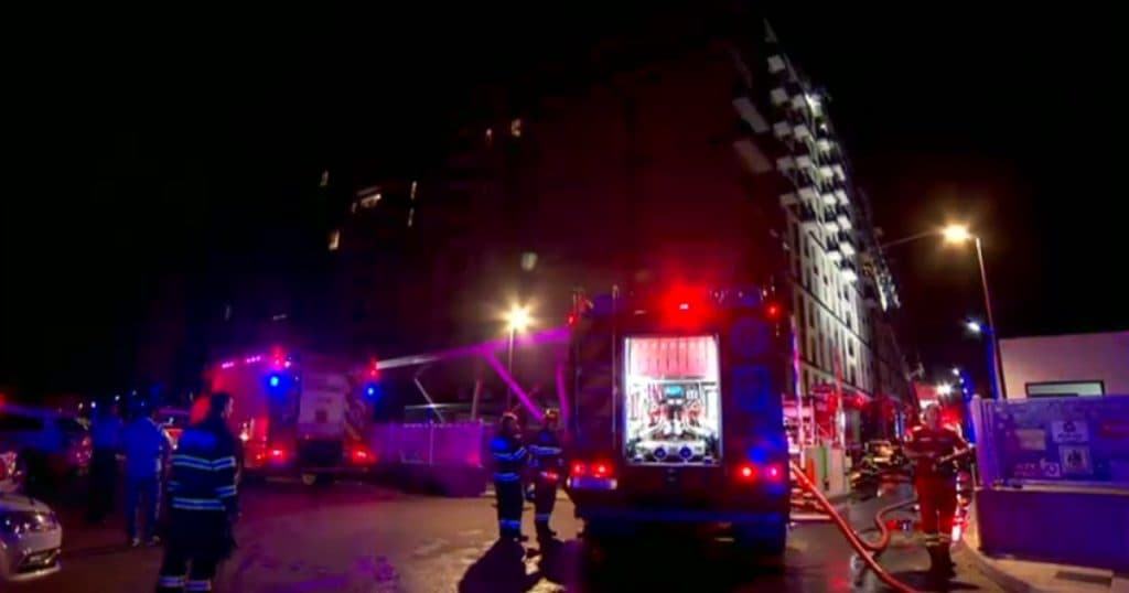 Incendiu la Rădăuți în dimineața de Paște, provocat de candele aprinse. Recomandările ISU pentru prevenirea acestor incidente.