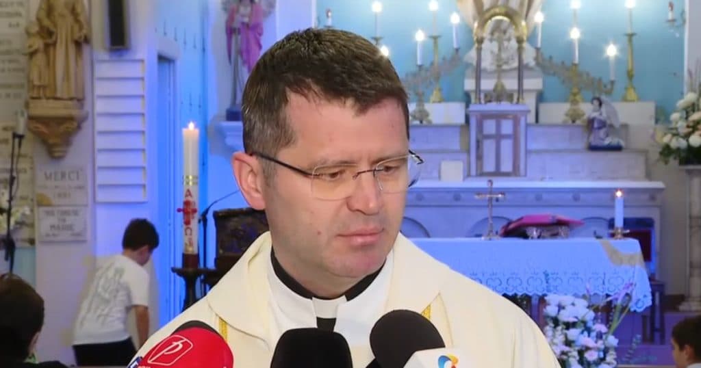„Ne rugăm să nu existe conflicte în biserică asemănătoare celor politice”. Mesaje din cadrul Bisericii Catolice din România, în urma decesului papei