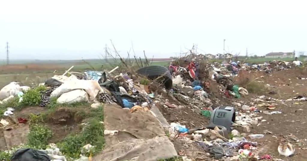 Peștera Movile din Mangalia, unică în lume, este sufocată de deșeuri.