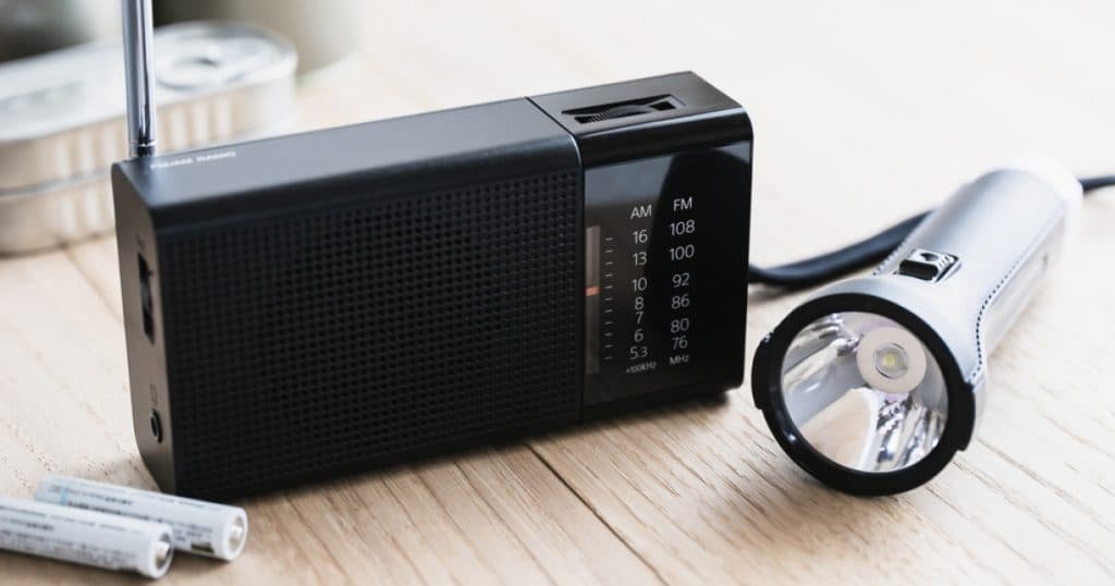 Radiourile cu baterii, asemănătoare hârtiei igienice în timpul pandemiei de COVID, s-au epuizat din stoc din cauza penei de curent din Spania.