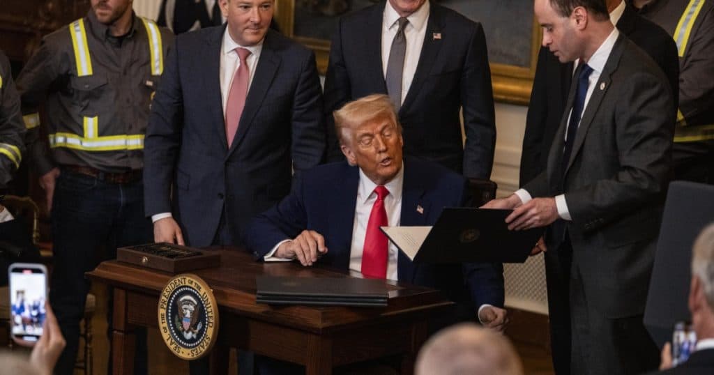 Trump ironizează reacțiile internaționale în războiul tarifelor: „Mă pupă în fund, mă imploră: Te rog, te rog!”