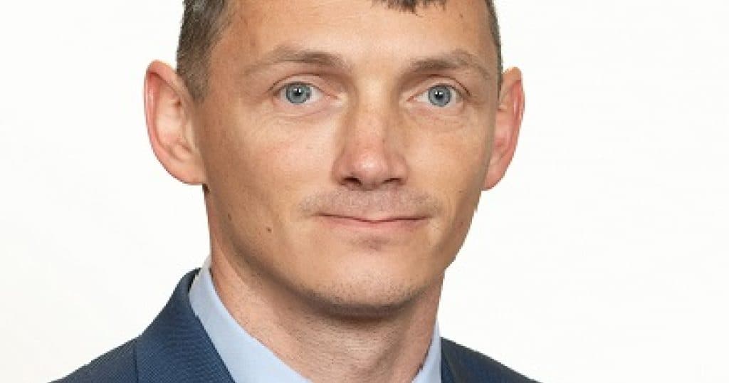 Un senator POT a falsificat CV-ul. Paul Pintea a început liceul la 12 ani și pretinde că are diplomă de la „AcademicSingles”, un site de matrimoniale.