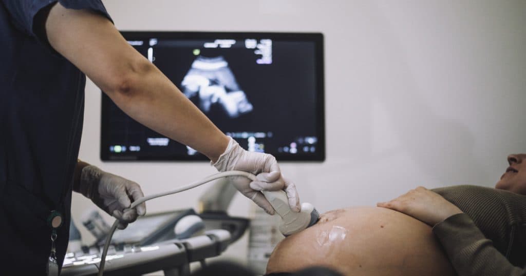 Un sfert dintre femeile însărcinate din România nu se prezintă la controalele medicale, iar consecințele pot fi dramatice. Avertismentul medicilor
