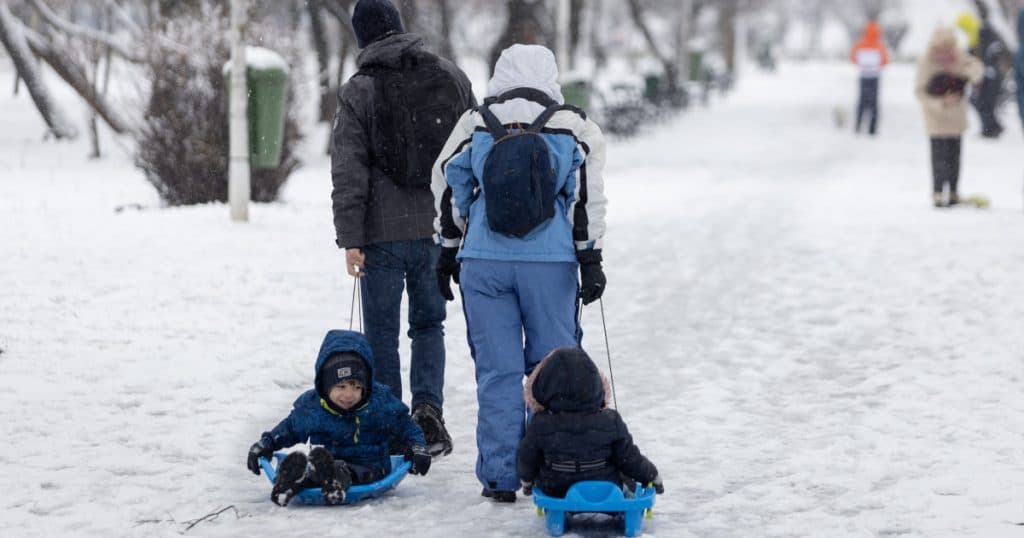 Vremea se răcește: există posibilitatea de ninsoare la București în weekend. ANM atenționează că temperaturile vor scădea sub 0°C.